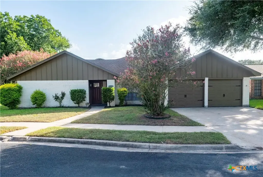 213 Taos Drive, Victoria