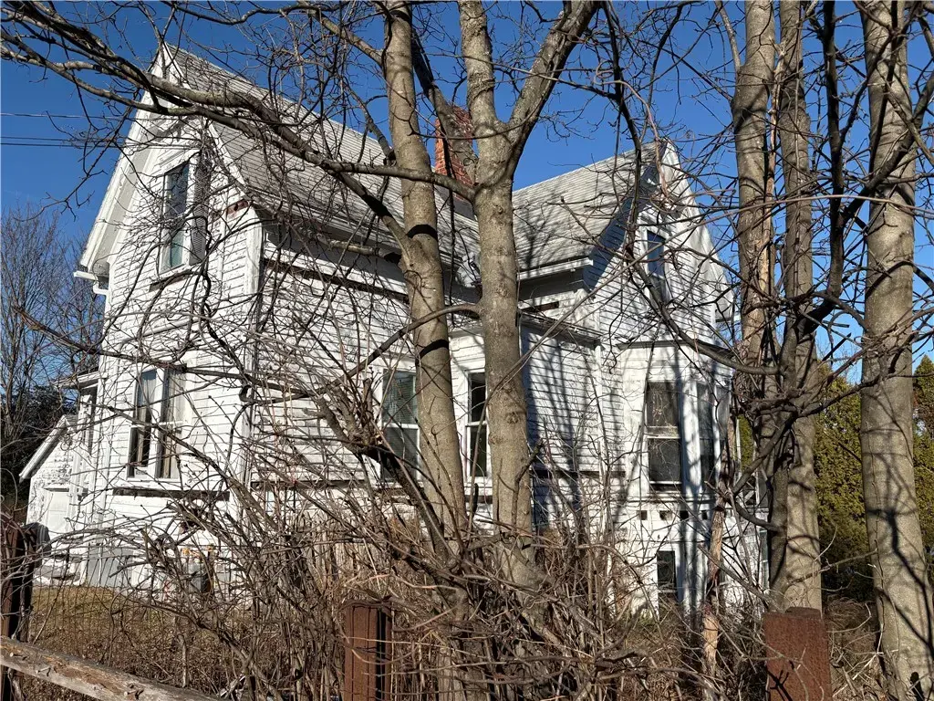351 County Rd, Barrington