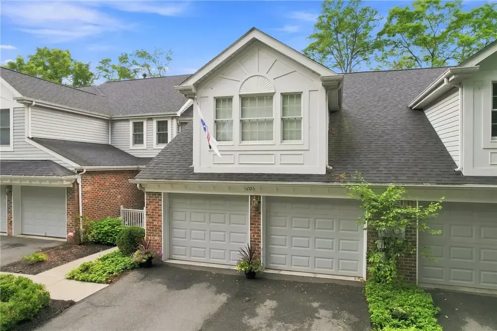 206 Waterside Drive , Peters