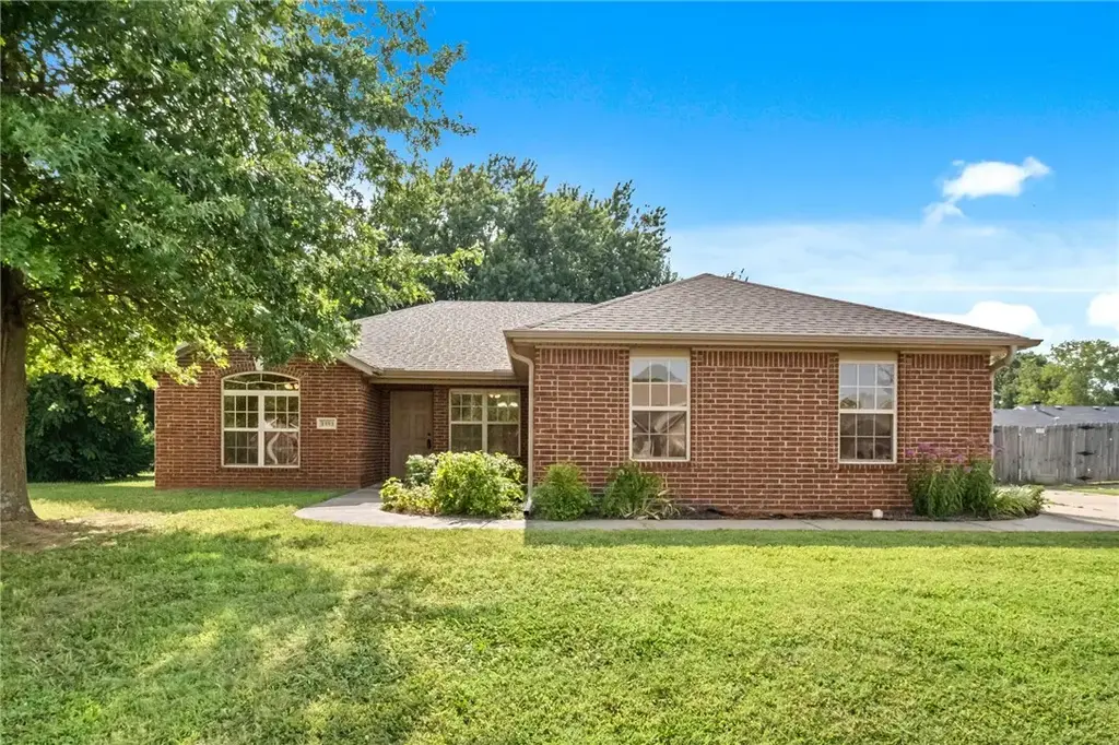 1493 N Hazeltine Drive, Fayetteville