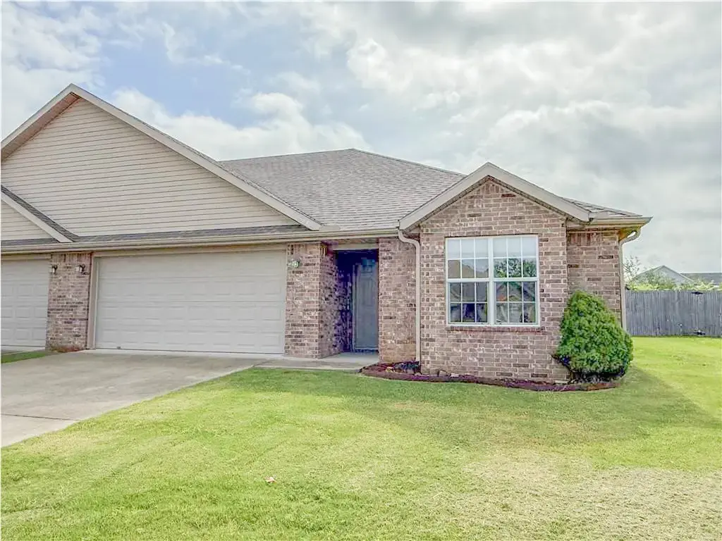 213 Foxglove Street, Centerton