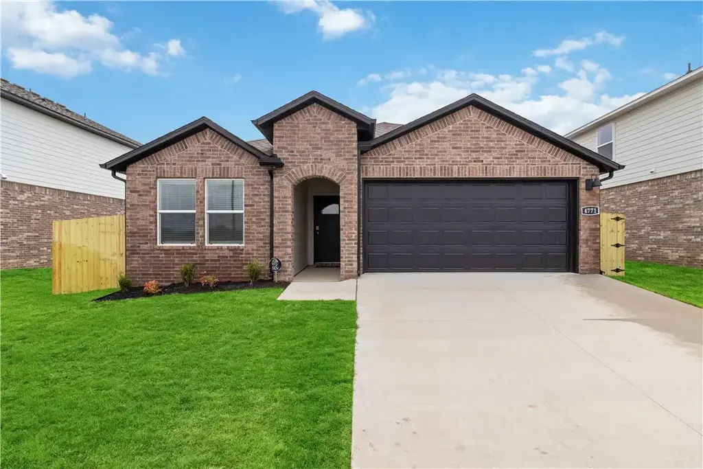 4771 W Folsom Street, Fayetteville