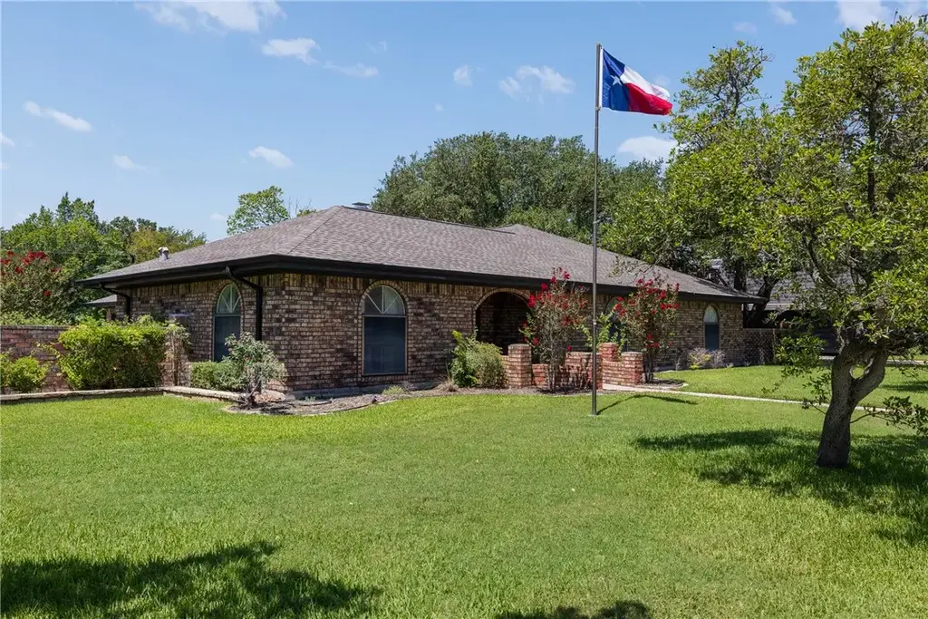 1602 Brook Hollow Drive, Bryan
