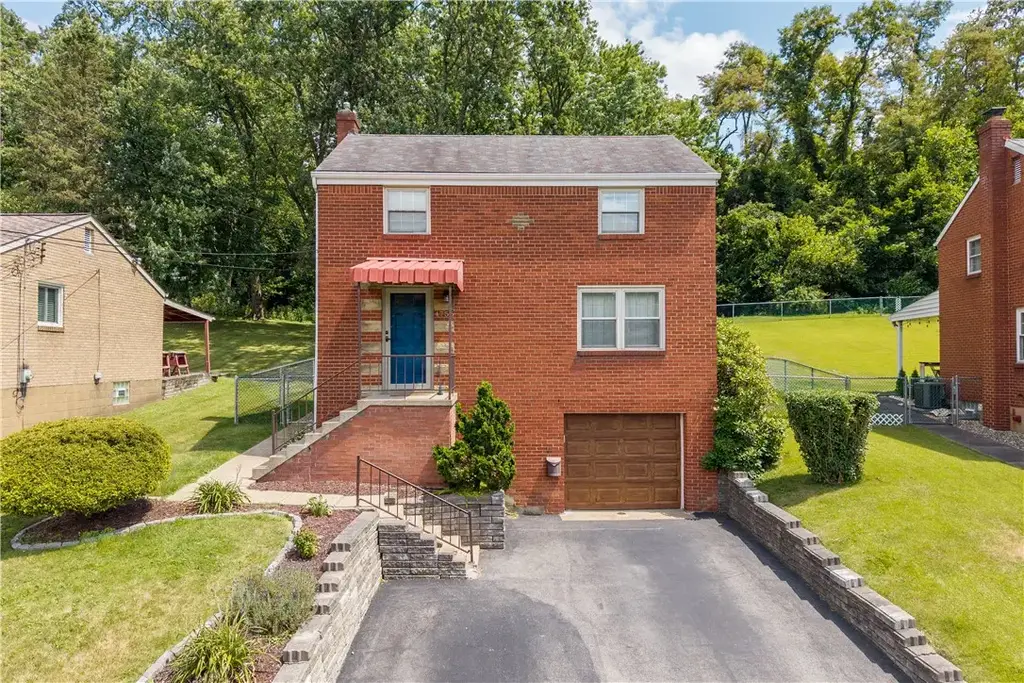 4756 Woodhill Drive , Munhall