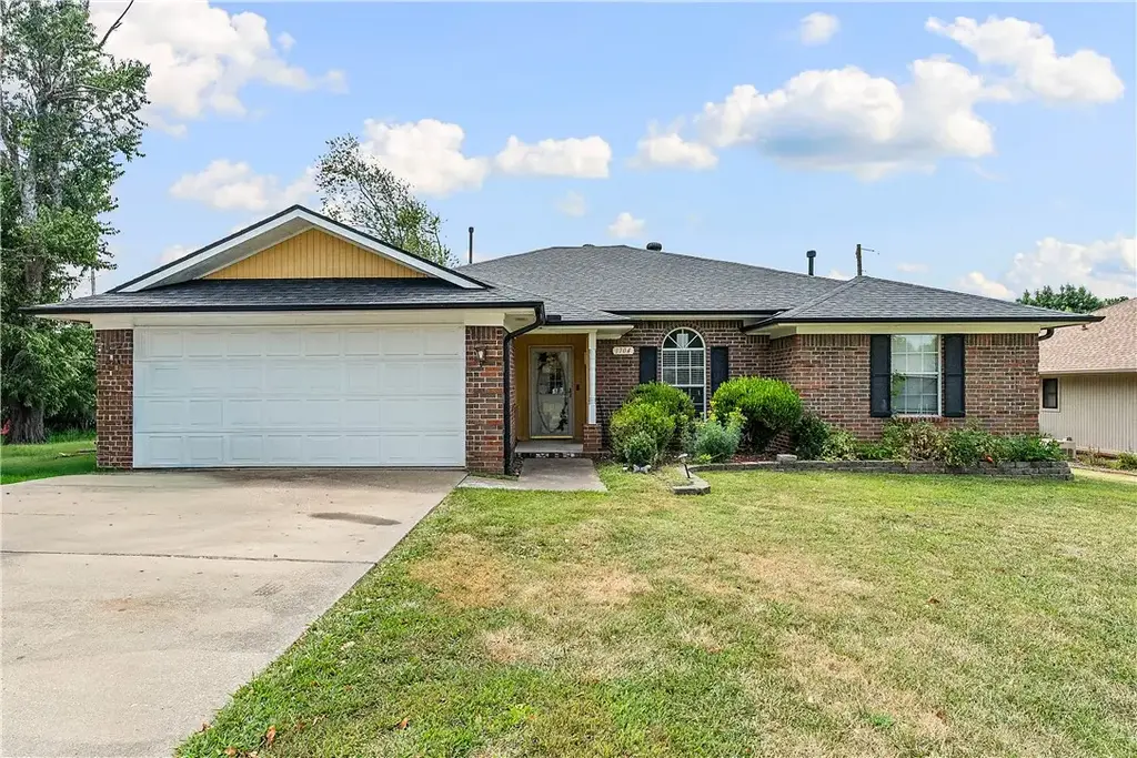 1704 S 22nd Street, Rogers