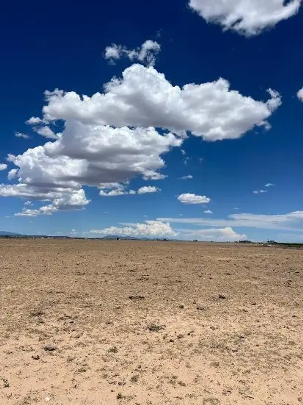 E Howell Road, Estancia