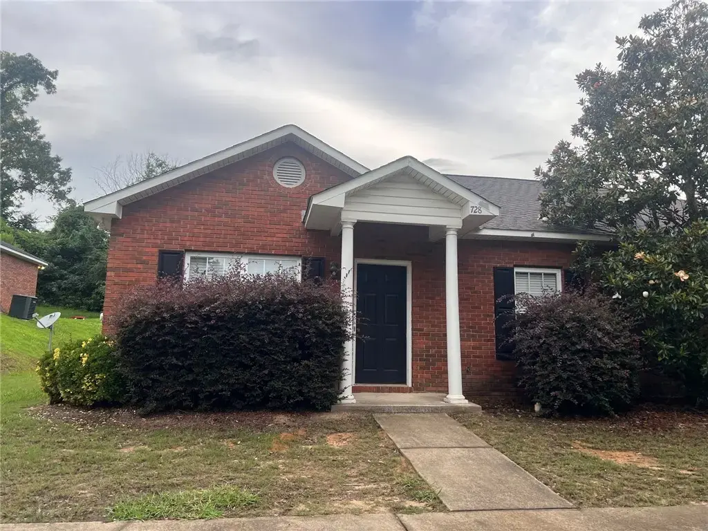 728 Meagan Ln, Auburn