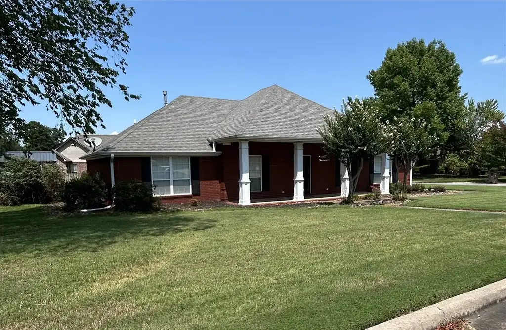 2008 W 8th Street, Russellville