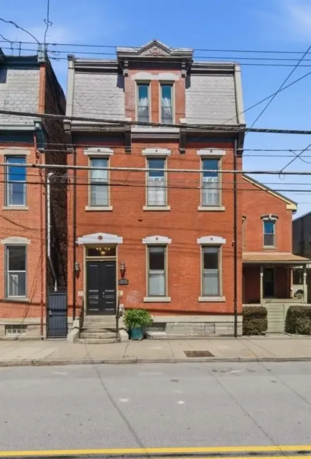 2315 Sarah Street, South Side