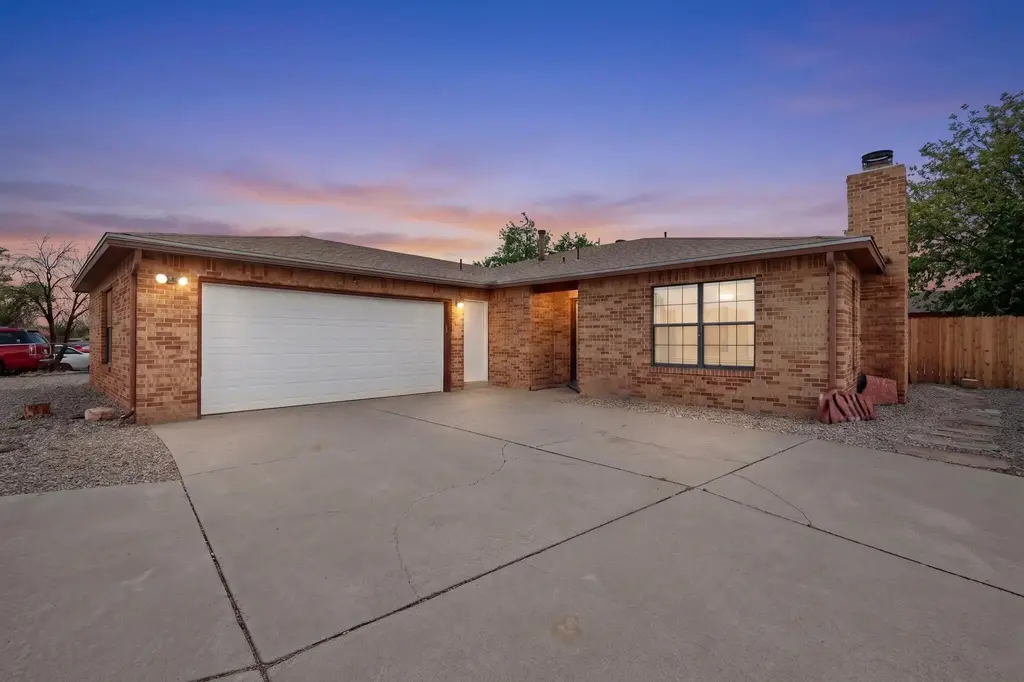 910 Crenshaw Court, Rio Communities