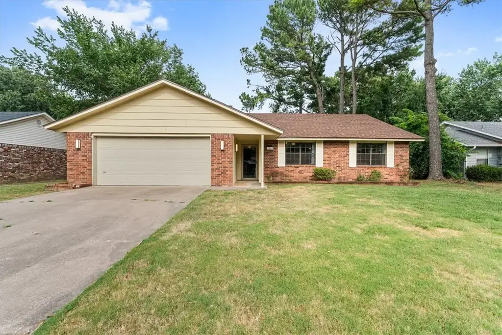 1103 N Dove Drive, Rogers
