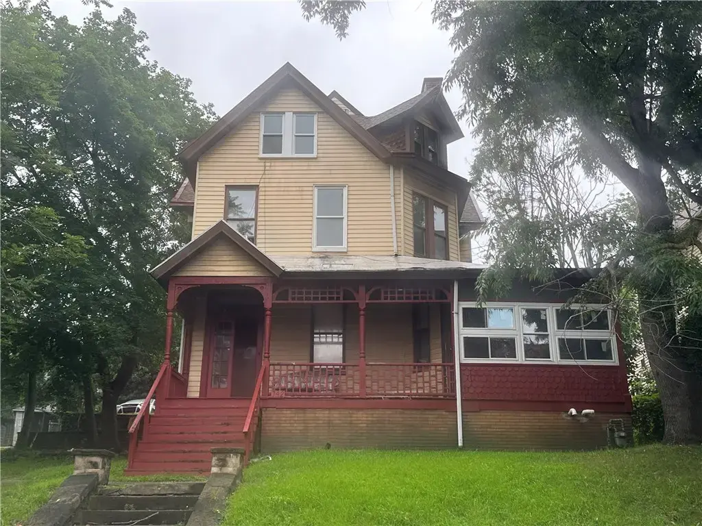 742 Chartiers Avenue, McKees Rocks