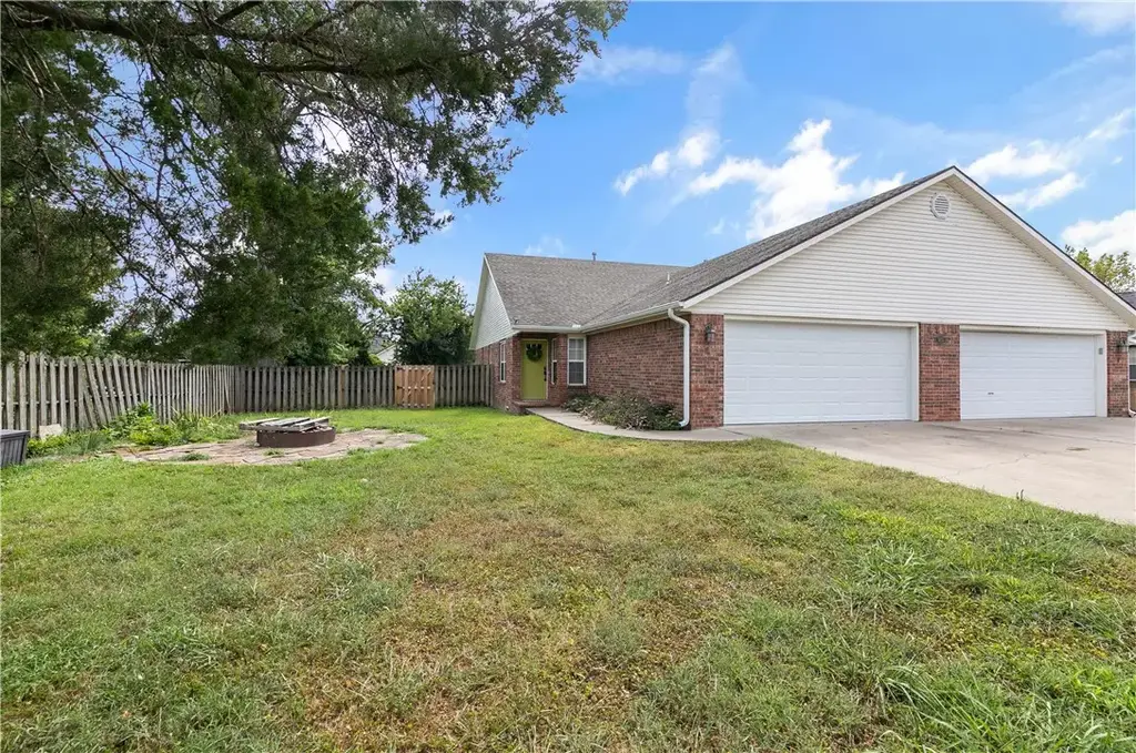 910 Nw A Street 2, Bentonville