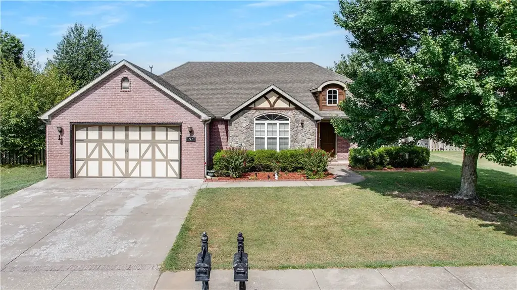 741 Sienna Drive, Centerton