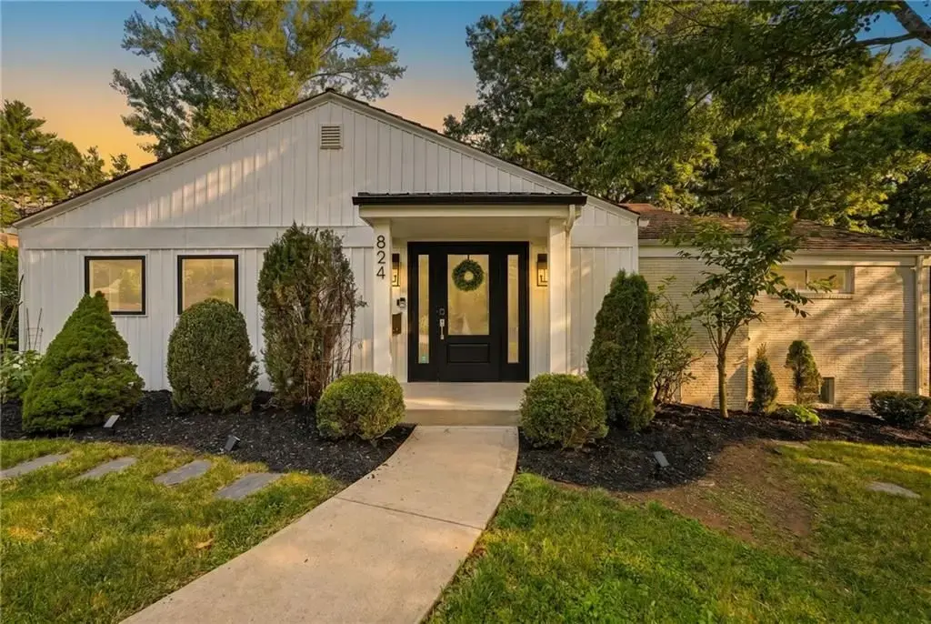 824 Foxland Drive, Mt Lebanon