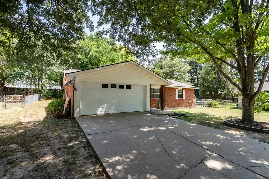 1207 S Prospect Street, Siloam Springs