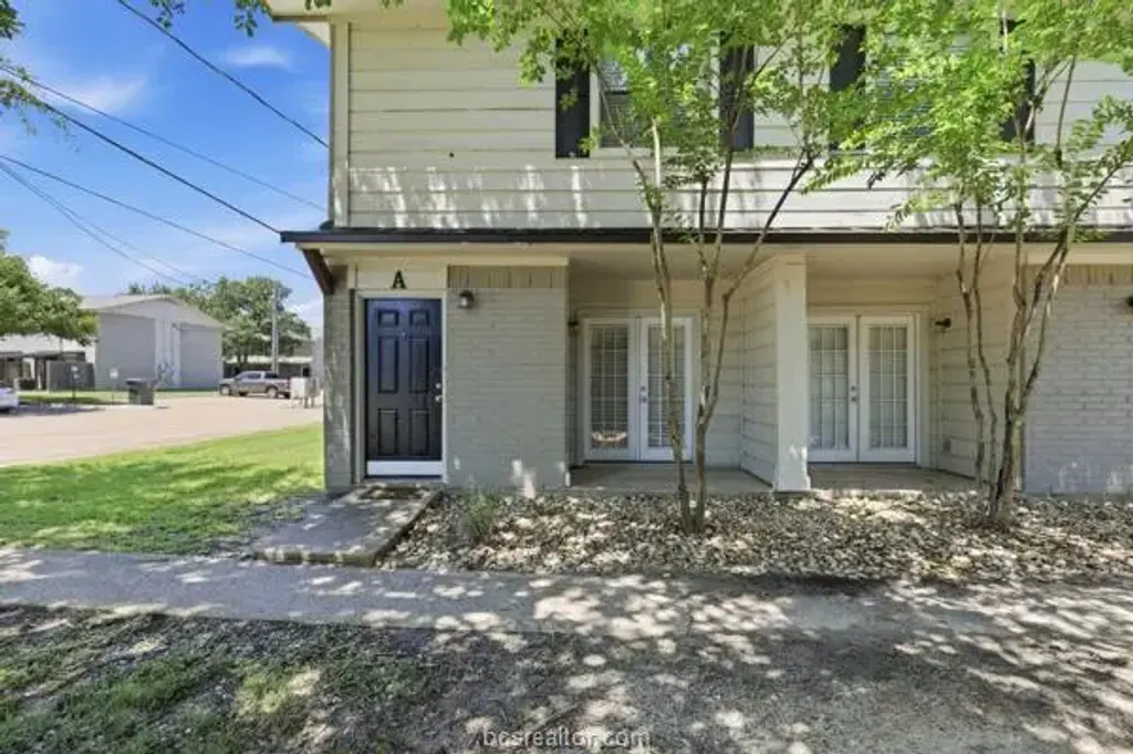 1403 Airline Drive A, College Station