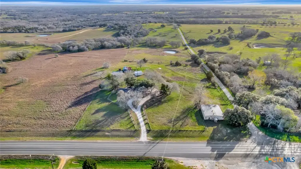 10957 N Us Highway 77, Schulenburg