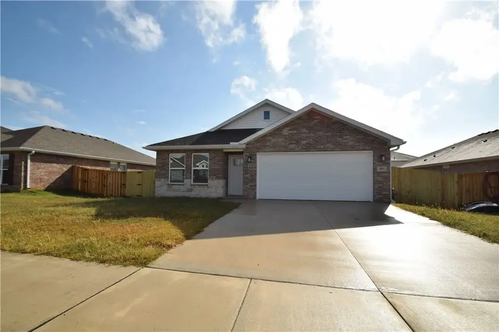 2071 Bluestem Drive, Centerton