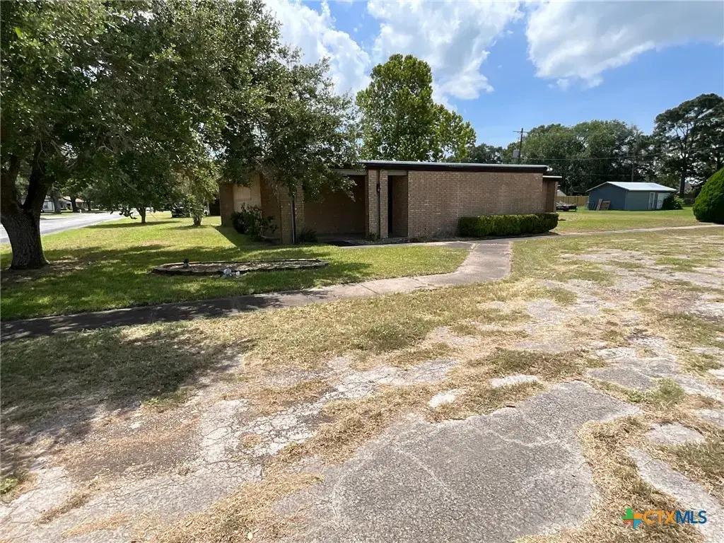 102 Brown Street, Edna