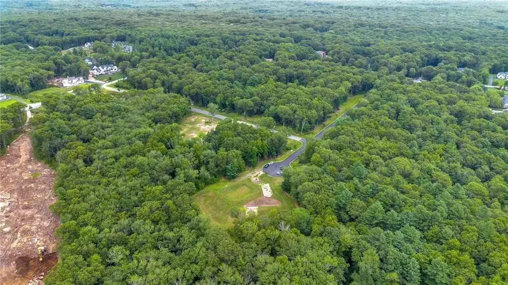 60 Highland Woods Dr, East Greenwich