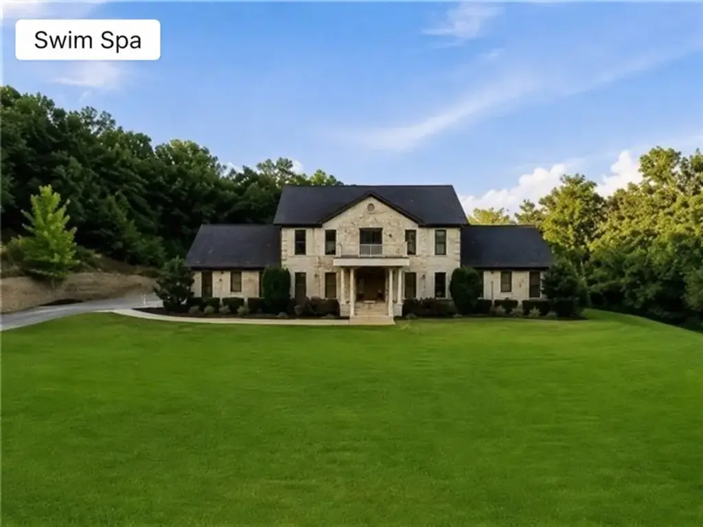 2314 N Fox Trail, Fayetteville