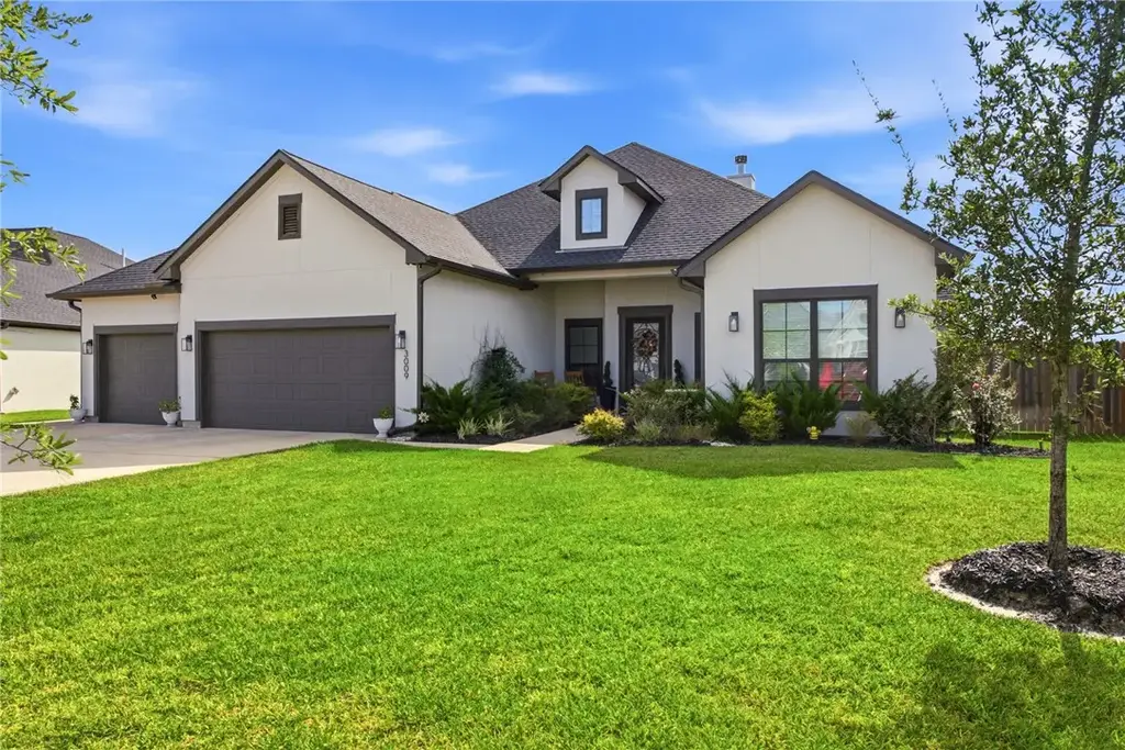 3009 Wolfpack Loop, Bryan