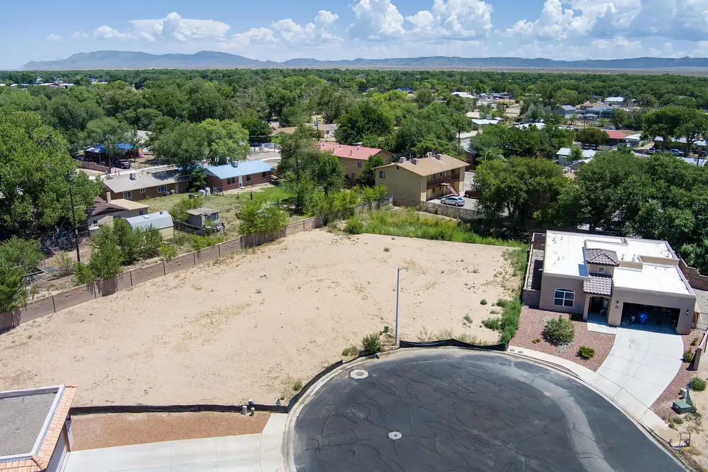 460 S Dennis Court Ne, Los Lunas