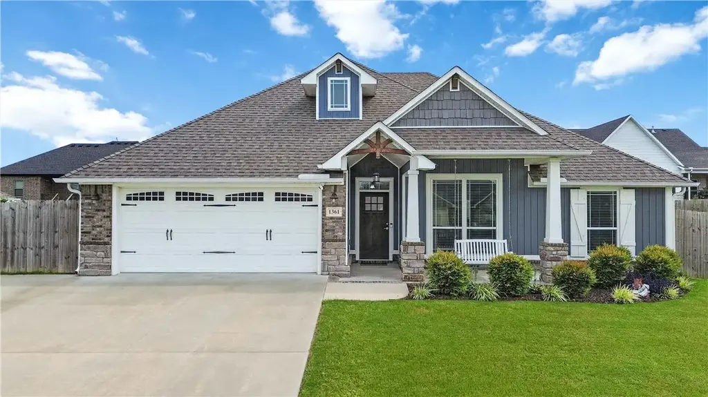 1361 Cavalry Lane, Prairie Grove