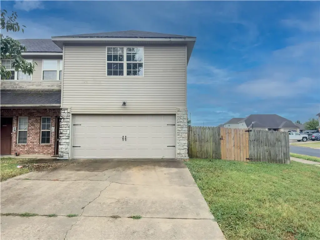 3207 Sw Amberwood Drive 2, Bentonville