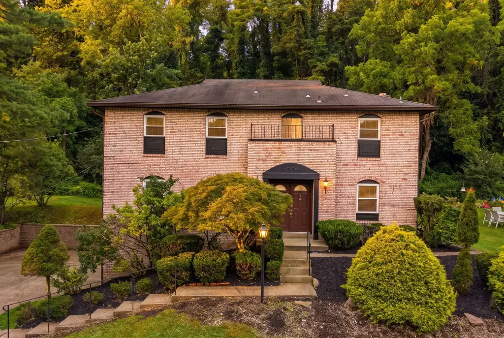 2006 Garrick Drive , Churchill Boro