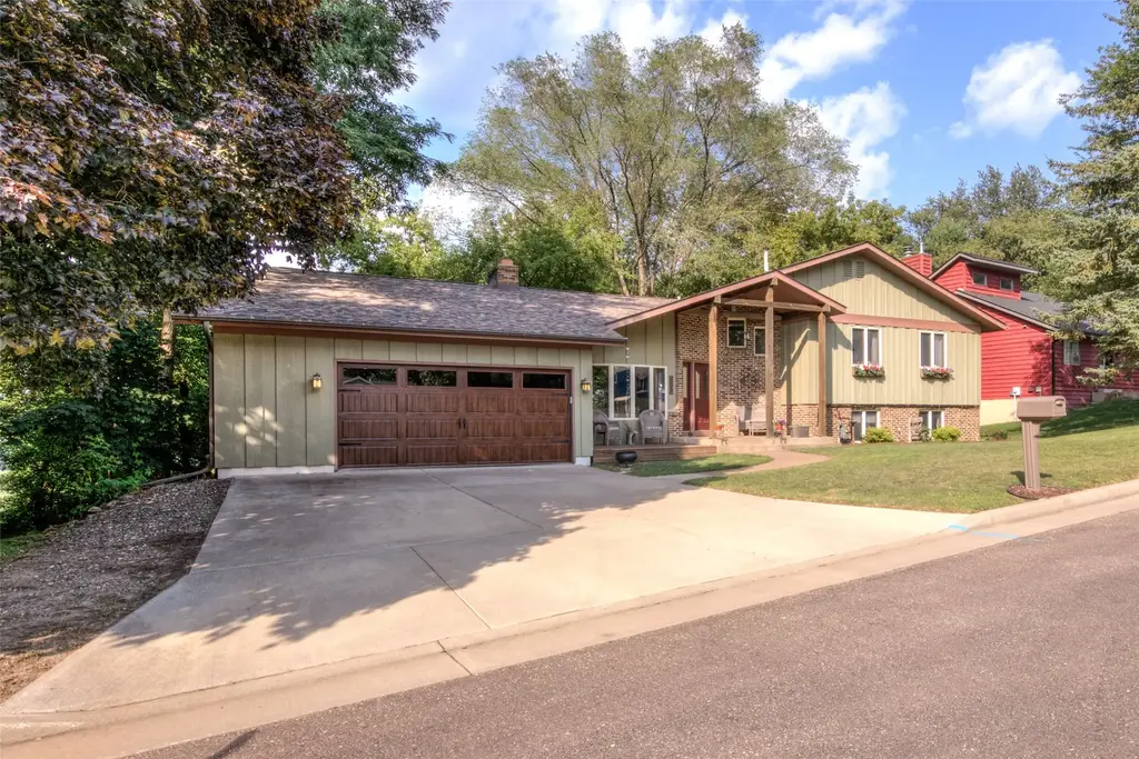 608 Manor Court, Altoona