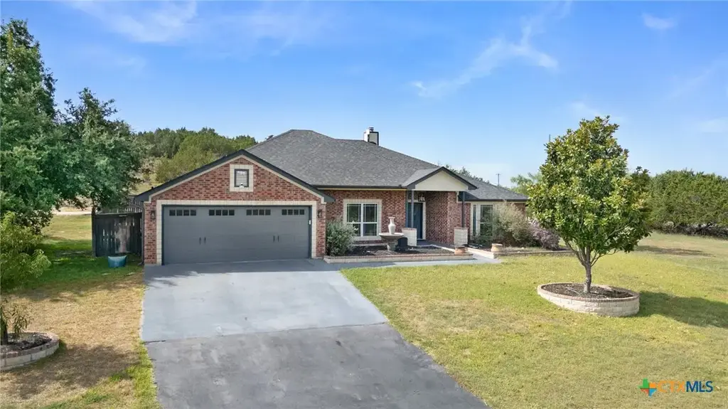 374 County Road 3371, Kempner