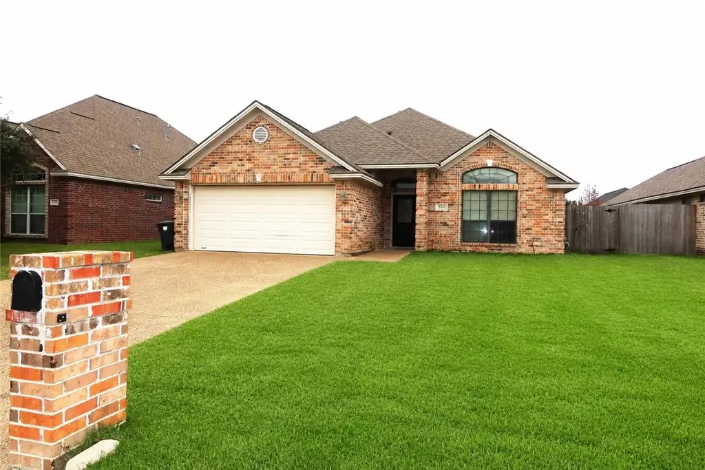922 Turtle Dove, College Station