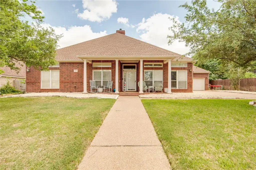 8307 Shadow Oaks, College Station