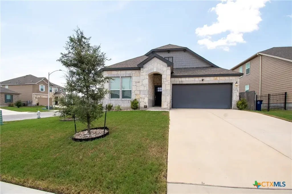 12500 Karasu Drive, Manor