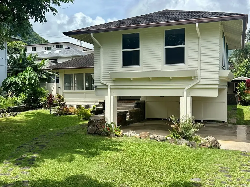 2610 Lowrey Avenue, Honolulu