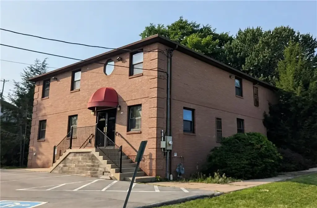 216 Pleasant Drive , Center