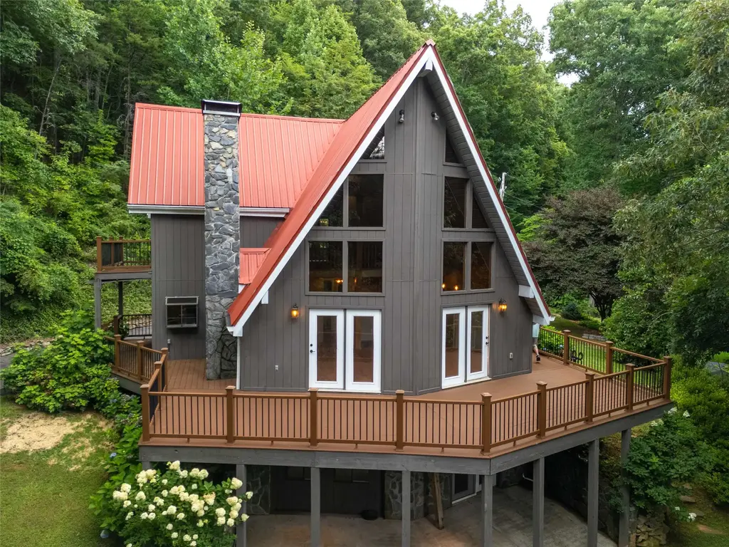 203 Star Dance Ridge, Sylva