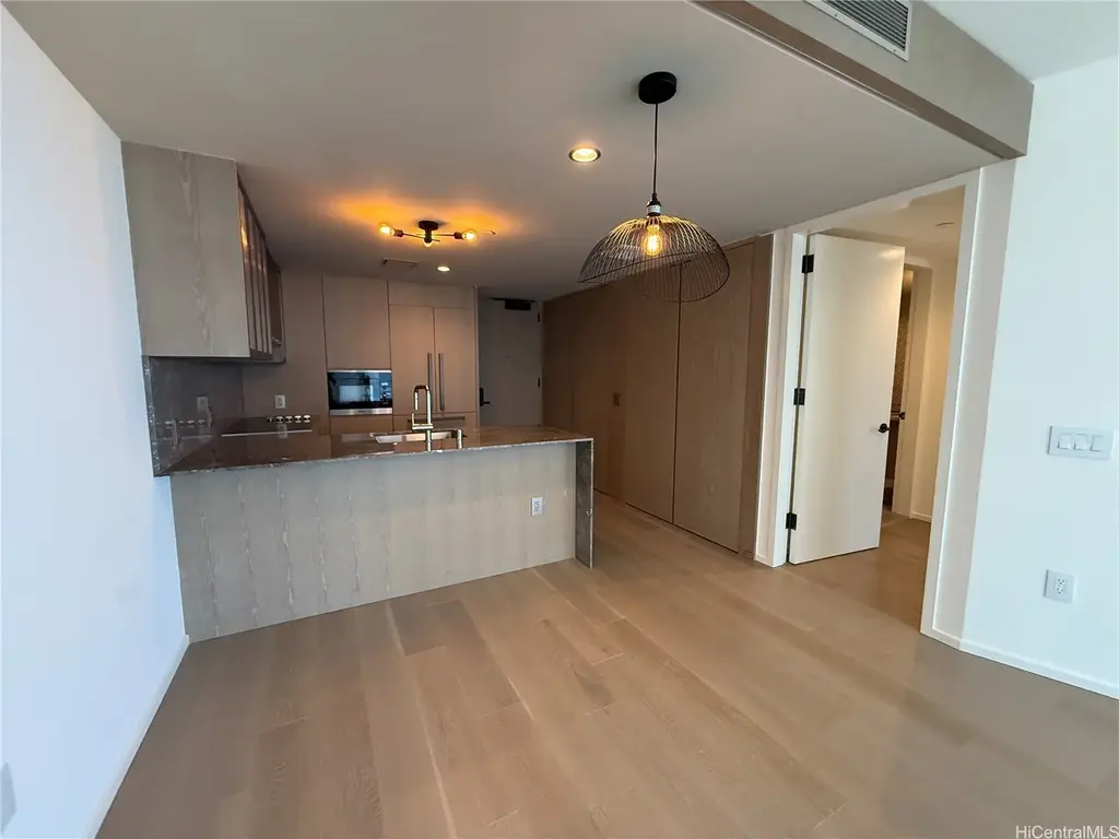 1000 Auahi Street # 2207, Honolulu