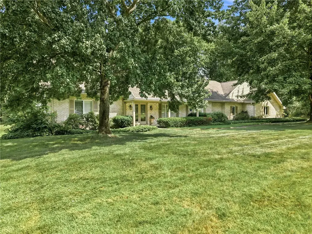 54 Oak Tree Court , Shenango