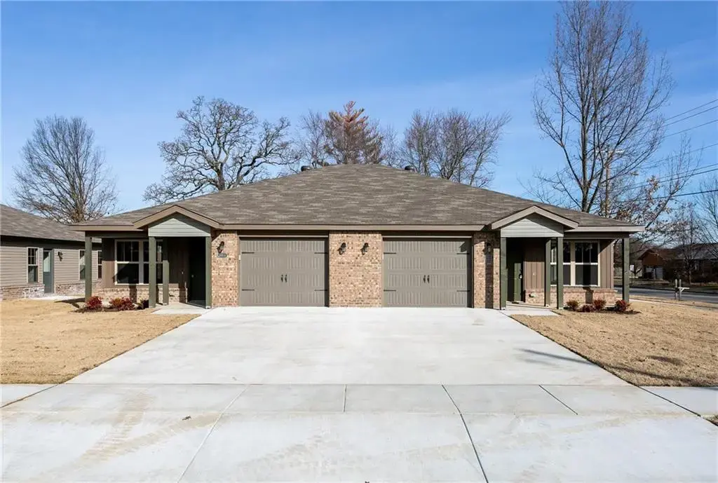 1743 E Central Street, Siloam Springs