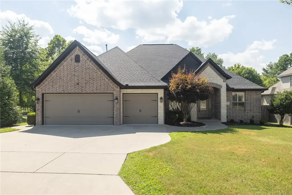 1801 N Candleshoe Drive, Fayetteville