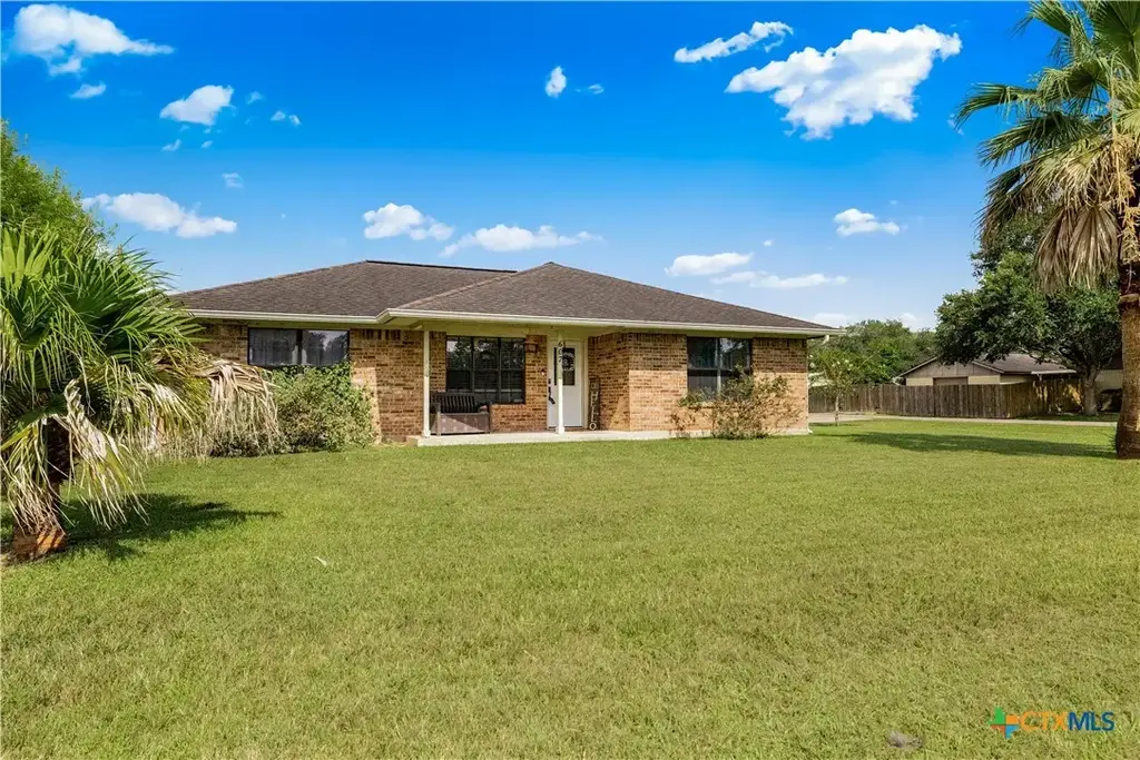 607 Dove, Victoria