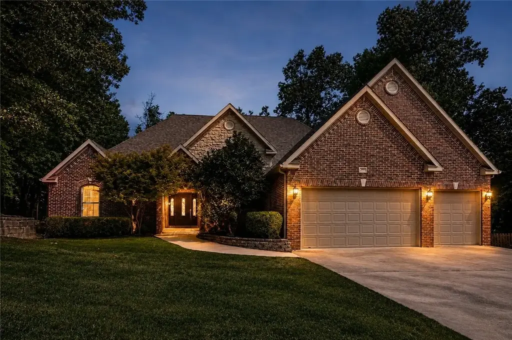 1303 Ne Fairwinds Drive, Bentonville