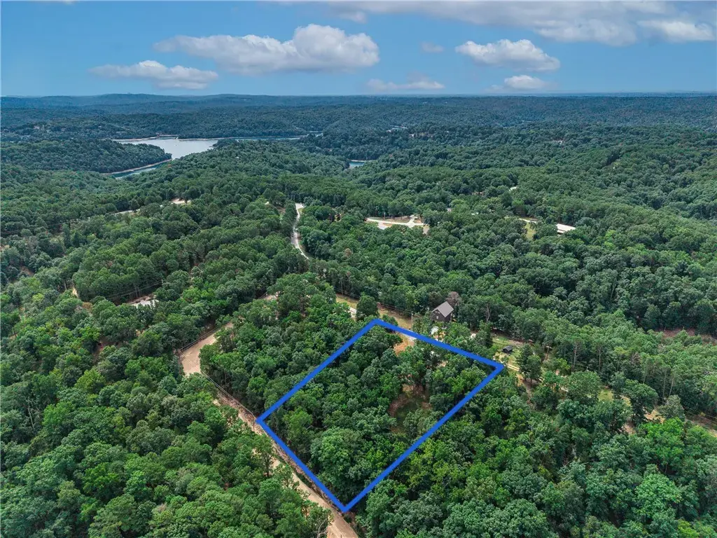 20183 Lake Estates Circle, Rogers