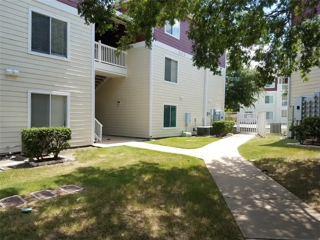 519 Southwest Parkway 201, College Station