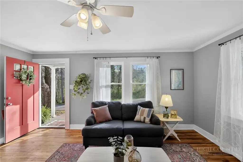 713 Prospect Street, Lenoir