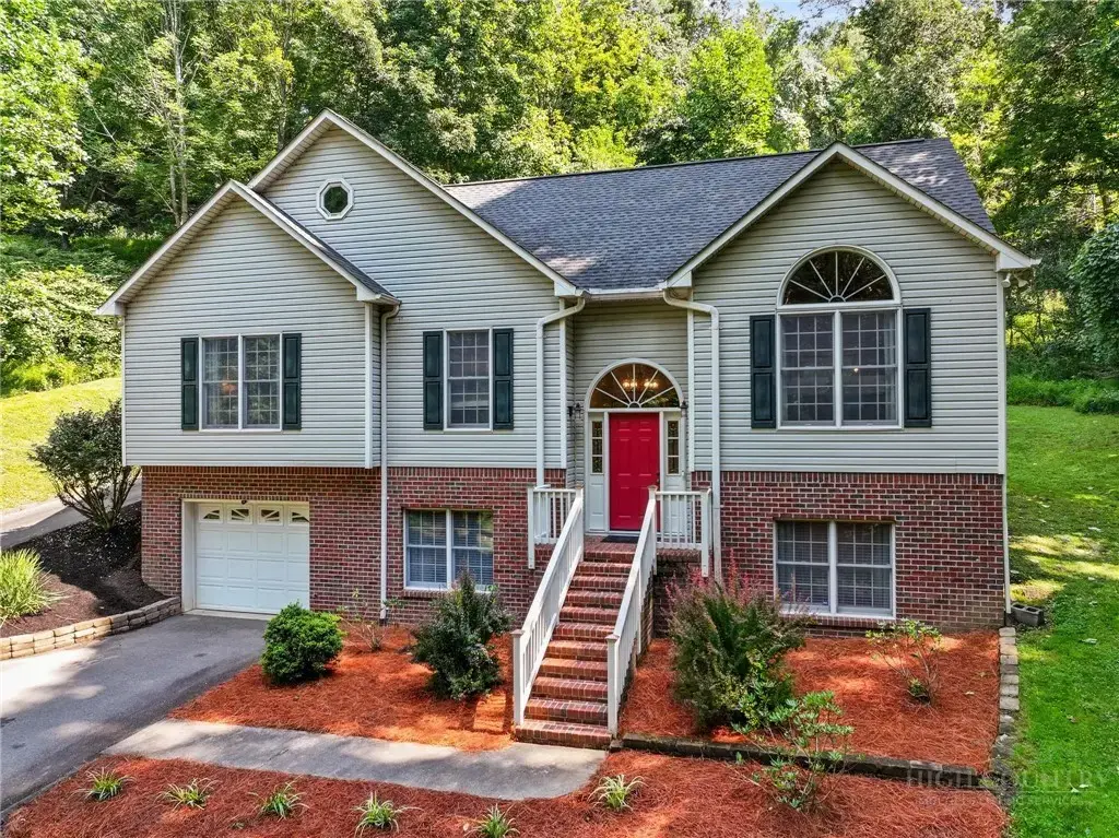 654 Cool Woods Drive, Boone
