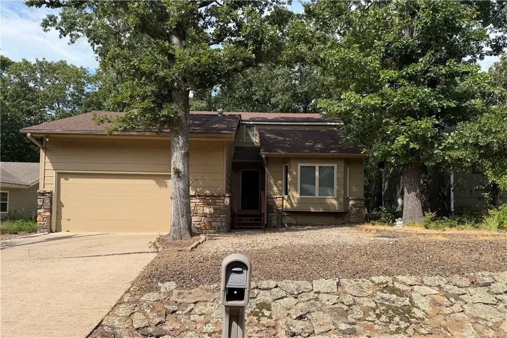 8 Weston Lane, Bella Vista